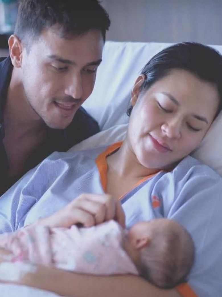 Gemesin, Zalina Bobok di Dada Hamish Daud Gemesin, Zalina Bobok di Dada Hamish Daud