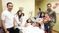 Tak hanya SBY, putra dan menantu Ibu Ani turut setia mendampingi proses perawatan di rumah sakit. (Foto: Ani Yudhoyono dirawat di Singapura (Instagram Annisa Pohan)