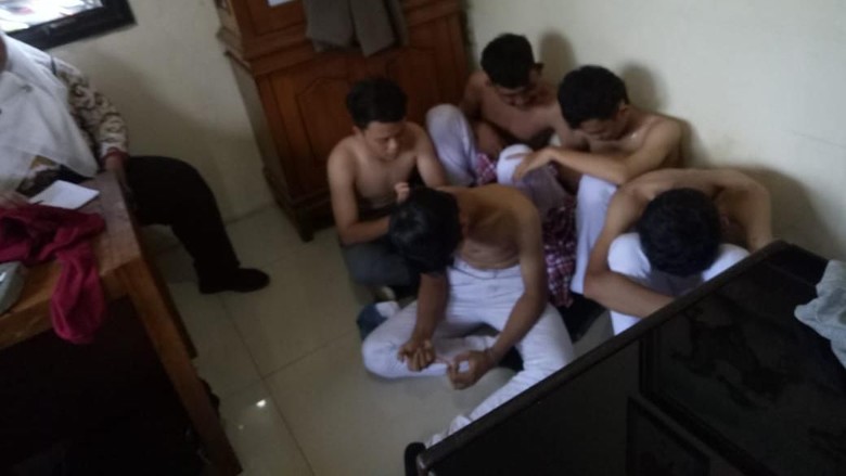 Satpol PP Amankan 12 Pelajar yang Hendak Tawuran di Depok Satpol PP Amankan 12 Pelajar yang Hendak Tawuran di Depok