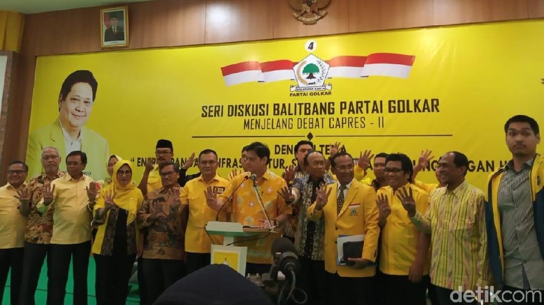 Golkar Bantu Siapkan Materi Debat Capres untuk Jokowi Golkar Bantu Siapkan Materi Debat Capres untuk Jokowi