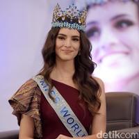 “Indonesia sangat besar, banyak pulau, beragam budaya, makanannya enak, orang-orangnya menakjubkan. Aku tak pernah ingin pergi dari sini,” kata Vanessa Konferensi Pers Welcoming Miss World 2018 di MNC Studio, Kebon Jeruk, Jakarta Barat, Kamis (14/2/2019). Foto: Noel/detikFoto