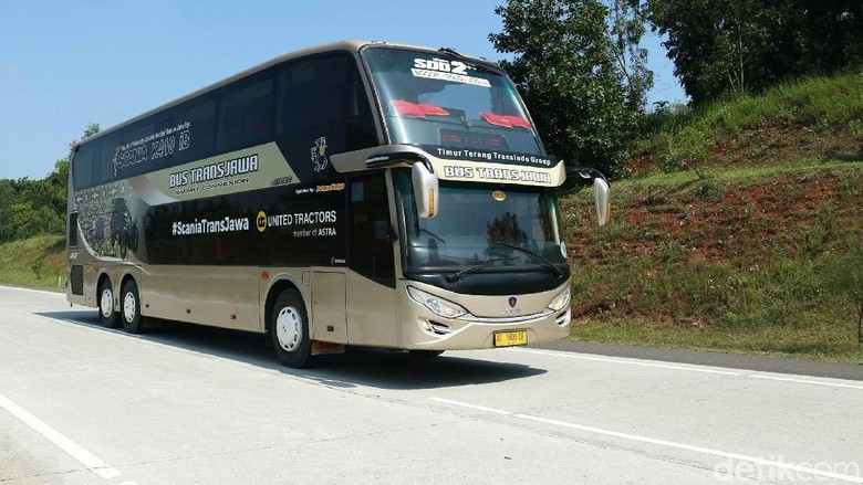 Bus double decker di tol Trans Jawa (Foto: Agung Pambudhy) Bus double decker di tol Trans Jawa (Foto: Agung Pambudhy)