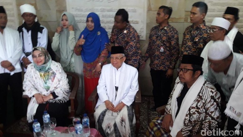 Ziarah ke Makam Raden Aria Wiratanudatar, Maruf Harap Dapat Hidayah Ziarah ke Makam Raden Aria Wiratanudatar, Maruf Harap Dapat Hidayah
