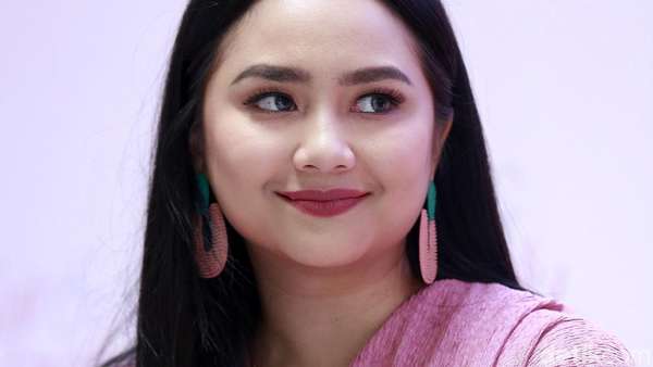 Senyum Manis Gita Gutawa Senyum Manis Gita Gutawa