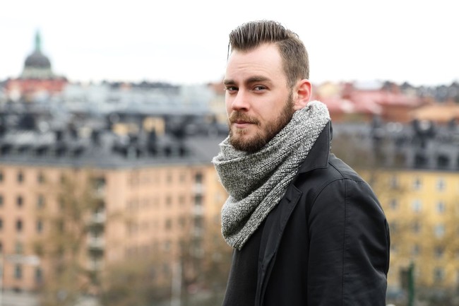 Orang Norwegia suka menunjukkan kasih sayang di depan umum, seperti berpegangan tangan, berpelukan, dan berciuman. Mereka juga suka bertualang dengan menikmati alam bebas. Pria Norwegia bisa menjadi pasangan yang fantastis selama komunikasi terjaga dan paham satu sama lain. Mereka lebih suka mengekspresikan cinta melalui tindakan non-verbal. Foto: iStock