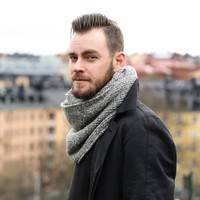 Orang Norwegia suka menunjukkan kasih sayang di depan umum, seperti berpegangan tangan, berpelukan, dan berciuman. Mereka juga suka bertualang dengan menikmati alam bebas. Pria Norwegia bisa menjadi pasangan yang fantastis selama komunikasi terjaga dan paham satu sama lain. Mereka lebih suka mengekspresikan cinta melalui tindakan non-verbal. Foto: iStock