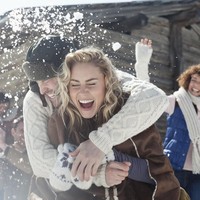 Meskipun dikenal humoris, pria Swiss cenderung tetap formal dengan orang-orang yang baru saja mereka temui. Kabarnya, pria Swiss sangat santai dengan hal informal yang sensitif, mereka lebih suka meluangkan waktu untuk mengenal orang-orang sebelum yakin untuk membuka diri akan perasaan mereka. Artinya, pria Swiss akan bertahan untuk waktu yang lama saat menjalin hubungan. Foto: iStock