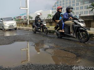 Hati-hati! Jalur Mudik Kalimalang Bekasi Rusak dan Berlubang