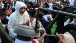 Begini Kemeriahan Arak-arakan Khofifah-Emil di Surabaya
