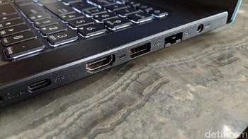 Sementara di kanan terdapat port USB Type C, HDMI, USB 3.0 dan ethernet. (Foto: detikINET/Adi Fida Rahman)
