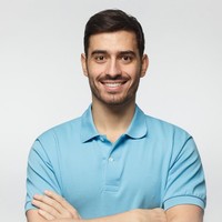 Pria Lebanon tahu benar cara berbusana dan merawat diri untuk menarik perhatian wanita. Mereka angat berorientasi pada keluarga, bergaya, sopan, bersih, terawat dan loyal. Loyalitas adalah hal penting untuk pria Lebanon, mereka akan tetap berkomitmen dan akan mencoba menyelesaikan masalah bahkan ketika hubungan mulai di ambang kehancuran. Pria Lebanon juga memiliki budaya untuk memanjakan wanita. Foto: iStock