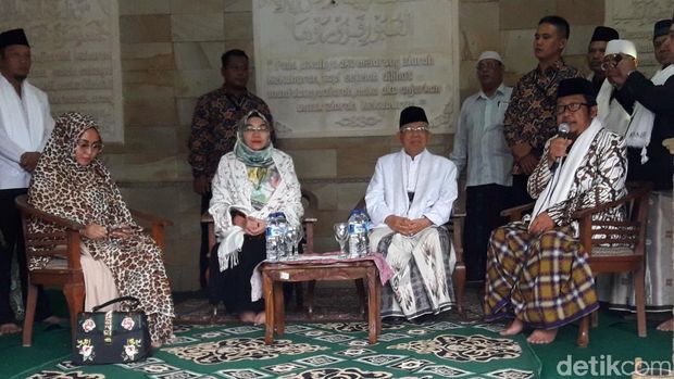 Ziarah ke Makam Raden Aria Wiratanudatar, Ma'ruf Harap Dapat Hidayah