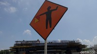 Kemudian, pembangunan proyek strategis nasional ini juga akan melintasi dua wilayah yakni Jakarta bagian utara dan Bekasi. Untuk wilayah Jakarta, dengan panjang sekitar 4 km, belum ada pembebasan lahan.
