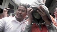 Jupiter pun selalu menutupi wajahnya saat sorot kamera mengarah kepadanya.