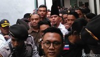 Dalam sidang ketiga ini, pentolan Band Dewa 19 itu akan mendengarkan tanggapan Jaksa Penuntut Umum (JPU) soal nota keberatan yang diajukan Dhani di sidang sebelumnya.