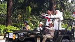 Begini Kemeriahan Arak-arakan Khofifah-Emil di Surabaya