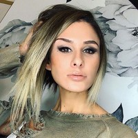 Banyak mendapatkan komentar negatif membuat wanita berusia 32 tahun ini kemudian mengubah keterangan fotonya bersama Lee itu menjadi Dia sebenarnya tidak tinggi, ini hanya wajahnya. Foto: Instagram