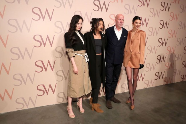 Selain Kendall Jenner, pada peluncuran koleksi terbaru Stuart Weitzman itu hadir juga aktris dan penyanyi terkenal China, Yang Mi, serta musisi muda Willow Smith. Foto: Getty Images