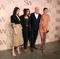 Selain Kendall Jenner, pada peluncuran koleksi terbaru Stuart Weitzman itu hadir juga aktris dan penyanyi terkenal China, Yang Mi, serta musisi muda Willow Smith. Foto: Getty Images