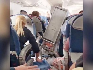 Delta Airlines Menukik 2 Kali karena Turbulensi Parah, 5 Orang Luka