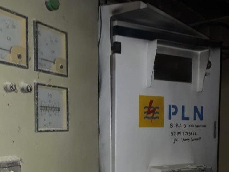Korsleting Bikin Asap Mengepul di Gedung Arsip Denpasar Korsleting Bikin Asap Mengepul di Gedung Arsip Denpasar