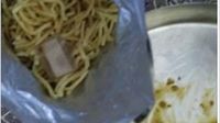 Hii..! Pria India Ini Temukan Plester Luka Penuh Darah di Makanan Pesanannya