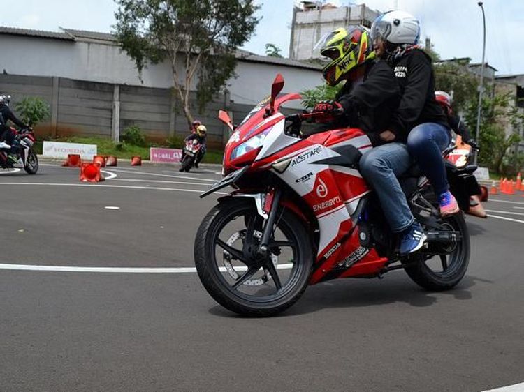 Cari Aman di Jalan Saat Valentine