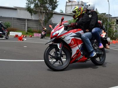 Cari Aman di Jalan Saat Valentine