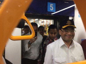 Jajal MRT Bareng Artis, Menhub Nyanyi Lagu-lagu Lawas