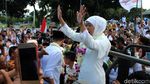 Begini Kemeriahan Arak-arakan Khofifah-Emil di Surabaya