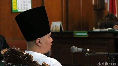 Kini Dhani Berpeci Sufi di Sidang Ketiga Kasus Idiot