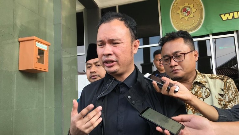 Pengacara Ahmad Dhani Datang ke PT DKI Klarifikasi Surat Penahanan Pengacara Ahmad Dhani Datang ke PT DKI Klarifikasi Surat Penahanan