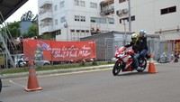 Diikuti 120 anggota komunitas pelatihan Safety Riding diberikan lengkap mulai dari teori hingga praktek. Dok. Wahan Artha Group.