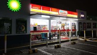 BP juga bermitra dengan sejumlah bisnis lokal terkenal seperti Alfamart, Castrol Bike Point yang dioperasikan oleh SiTepat, Toko Kopi Tuku dan Martabak Orins untuk menawarkan kenyamanan bagi konsumen di Indonesia. Pool/BP AKR Fuels Ritel.