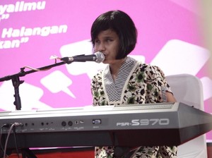 Zizi Buktikan Keterbatasan Bukan Alasan untuk Tidak Berprestasi