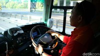 Sebagai tambahan, disediakan juga bantal dan selimut di kursi penumpang. Ada juga toilet dan water dispenser khusus bagi penumpang yang ingin membuat kopi atau teh.