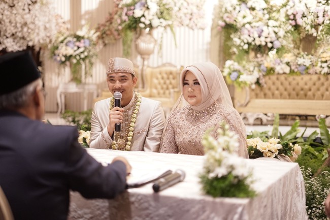 Risa juga sempat menanyakan kepada Peter dan rekan-rekannya terkait rencana pernikahannya. Mereka setuju Risa menikah, asalkan tetap bisa bermain bersama. Foto: Mezzo Photo / Instagram @mezzophotoupdate