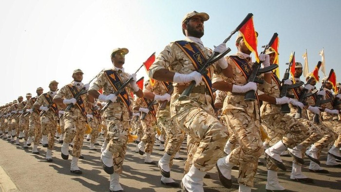 Pengebom bunuh diri sasar Garda Revolusi Iran, kelompok Muslim Sunni klaim bertanggung jawab