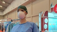 Baju operasi ini disposable alias sekali pakai. Tentunya, lebih higienis dong. (foto: detikHealth) 