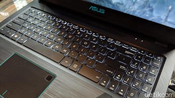 Tersemat RAM 8 GB dan baterai yabg diklaim mampu pertahanan hingga 10 jam penggunaan. (Foto: detikINET/Adi Fida Rahman)