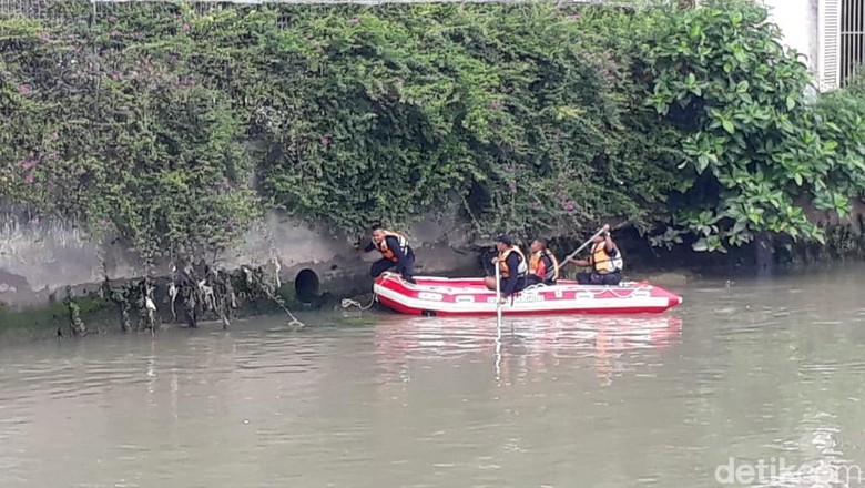 Tepergok Curi Motor, Pria Ini Cari Selamat Ceburkan Diri ke Sungai Tepergok Curi Motor, Pria Ini Cari Selamat Ceburkan Diri ke Sungai