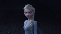 Penonton awalnya disuguhkan gambar Elsa yang tampak sedang bersiap-siap. Dok. YouTube/Disney