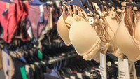 Memakai bra kawat ternyata tidak terbukti meningkatkan risiko kanker payudara. Sama halnya dengan memakai bra terlalu lama. Penyebab utama kanker payudara adalah kebiasaan tidak sehat. (foto: iStock)