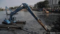 Selain mengantisipasi banjir, normalisasi dilakukan untuk mencegah sedimentasi danau atau pendangkalan.