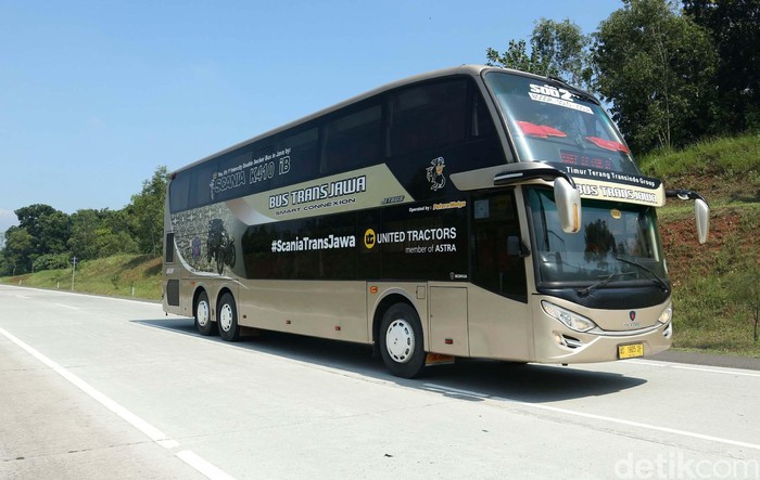 Perusahaan Otobus (PO) Putera Mulya baru saja meluncurkan layanan Bus Trans Jawa, di Pulogebang Jakarta Timur, Kamis (14/2). Bus ini mampu melaju 120 km/jam di jalan Tol.