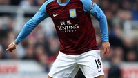 Mantan gelandang klub bola Aston Villa, Stiliyan Petrov, sempat bermain di liga premier Inggris sebelum pensiun karena diagnosa leukemia di tahun 2012. (Foto: Julian Finney/Getty Images)