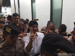 Tiba di Pengadilan, Dhani Nilai Pengamanan Sidang Terlalu Berlebihan