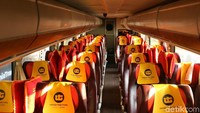 Bus double decker Scania ini memiliki jumlah kursi penumpang sebanyak 44 kursi.