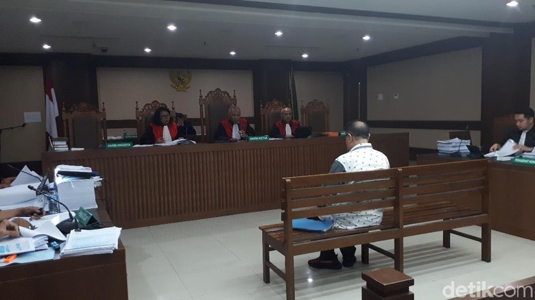 Hadi Ngaku Bantu Pengusaha Tamin Menyuap Hakim PN Medan Hadi Ngaku Bantu Pengusaha Tamin Menyuap Hakim PN Medan
