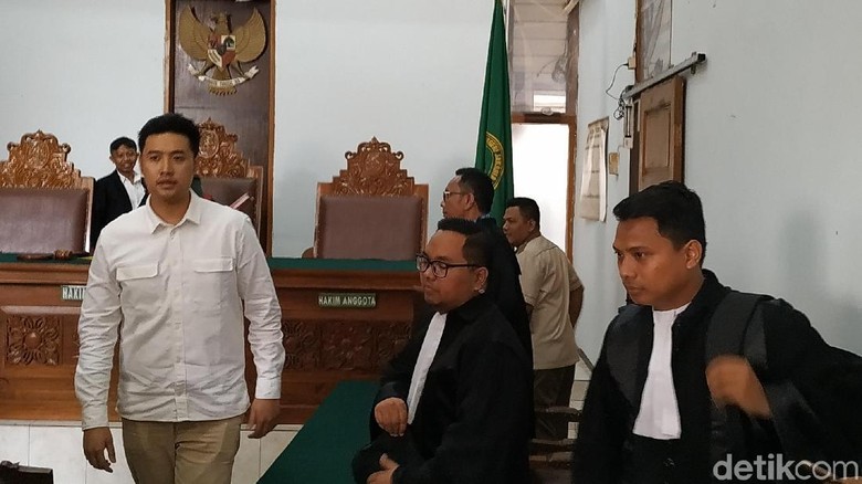 Sidang Vonis Richard Muljadi Ditunda Sidang Vonis Richard Muljadi Ditunda